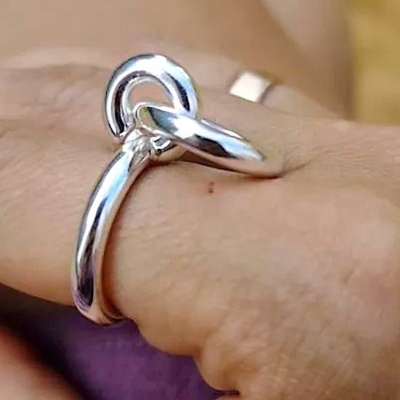 STERLING SILVER INTERLOCKING CIRCLE CHARM MINIMALIST RING - Picture 9 of 13